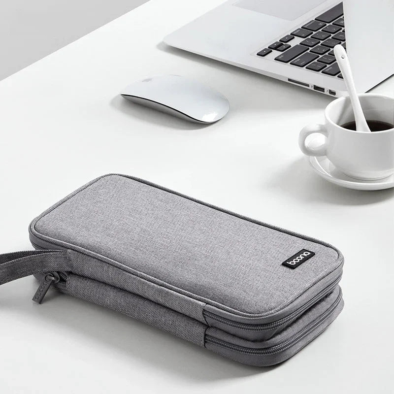 USB Flash Drive Storage Bag for 22 Memory Sticks Dustproof Tech Organiser Case with Zip Closure