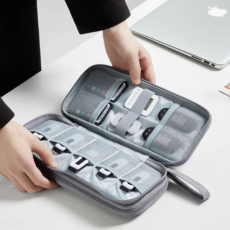 USB Flash Drive Storage Bag for 22 Memory Sticks Dustproof Tech Organiser Case with Zip Closure